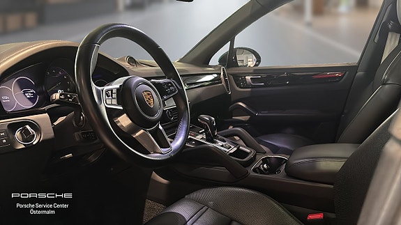 Porsche Cayenne 3 of 5