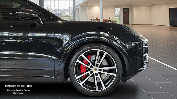 Porsche Cayenne S 10 of 16