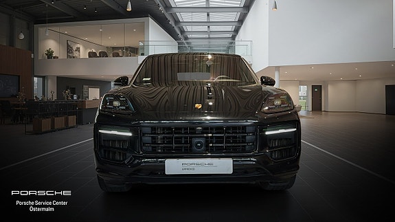 Porsche Cayenne S 8 of 16