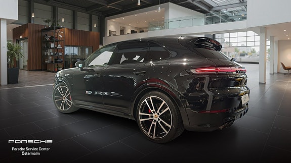 Porsche Cayenne S 2 of 5