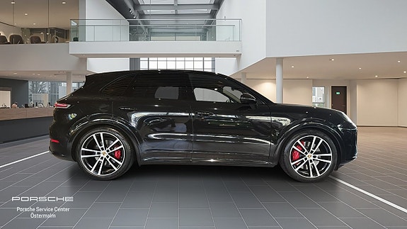 Porsche Cayenne S 12 of 16