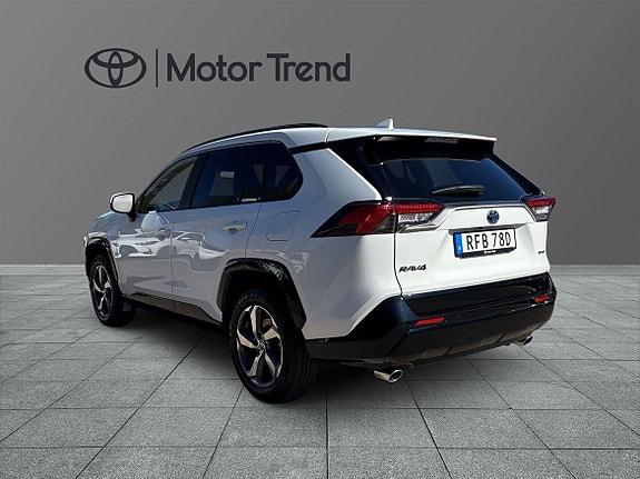 Toyota RAV4 Plug-in Hybrid 3 of 13