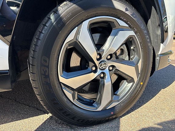 Toyota RAV4 Plug-in Hybrid 13 of 13