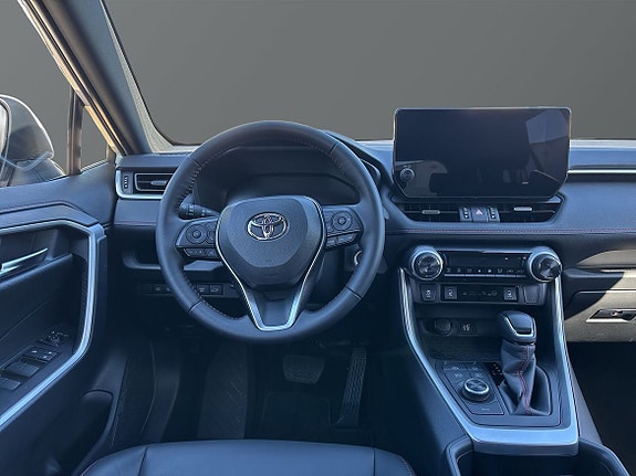Toyota RAV4 Plug-in Hybrid 10 of 13