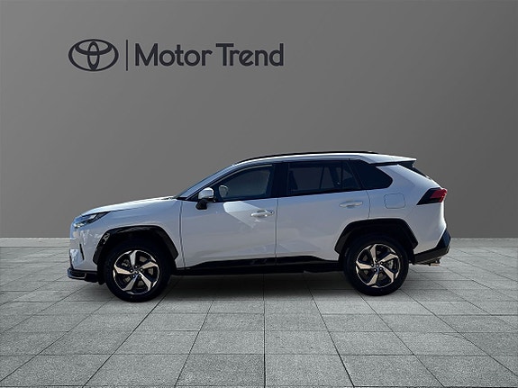 Toyota RAV4 Plug-in Hybrid 4 of 13