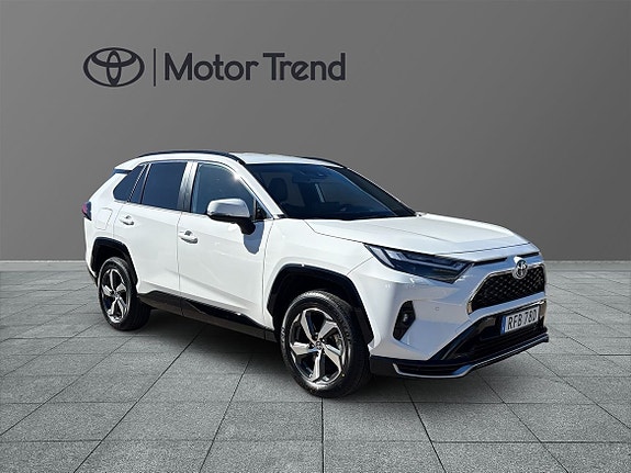 Toyota RAV4 Plug-in Hybrid 7 of 13