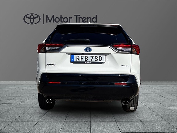 Toyota RAV4 Plug-in Hybrid 5 of 13