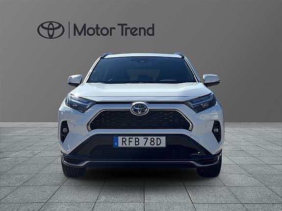 Toyota RAV4 Plug-in Hybrid 6 of 13