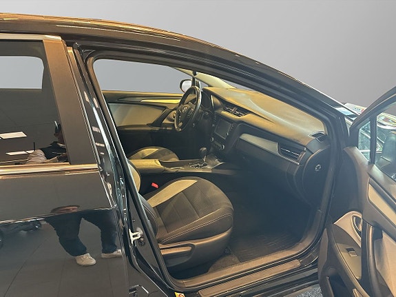 Toyota Avensis 8 of 16