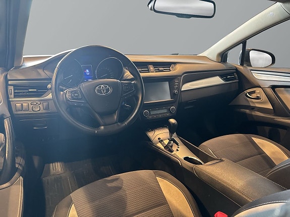 Toyota Avensis 10 of 16