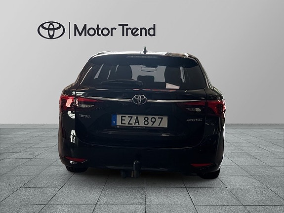 Toyota Avensis 5 of 5