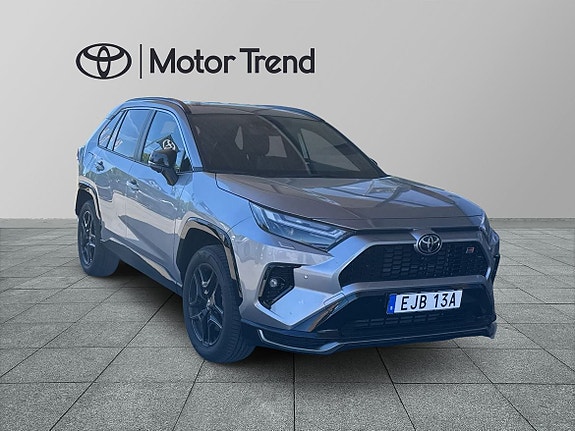 Toyota RAV4 Plug-in Hybrid 7 of 14