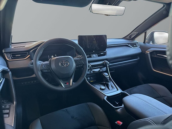 Toyota RAV4 Plug-in Hybrid 10 of 14