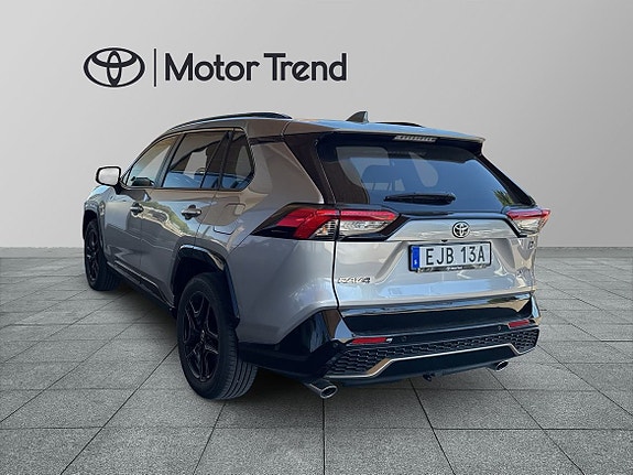 Toyota RAV4 Plug-in Hybrid 3 of 14
