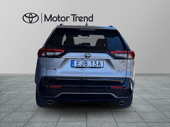 Toyota RAV4 Plug-in Hybrid 5 of 14
