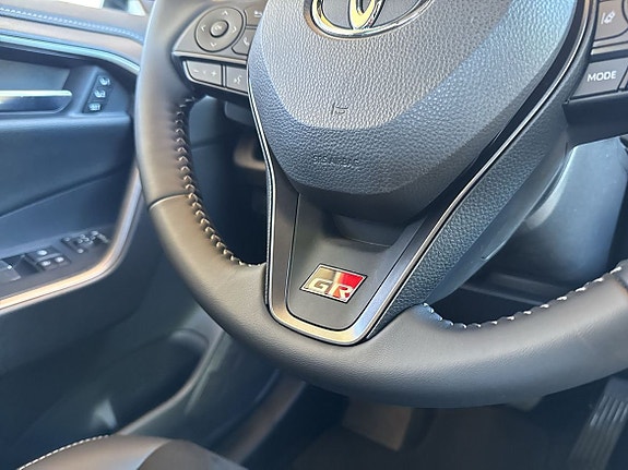 Toyota RAV4 Plug-in Hybrid 13 of 14