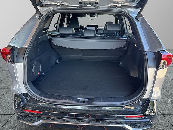 Toyota RAV4 Plug-in Hybrid 12 of 14