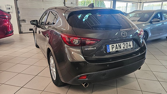 Mazda 3 4 of 5