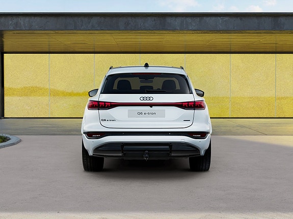 Audi Q6 e-tron 4 of 5