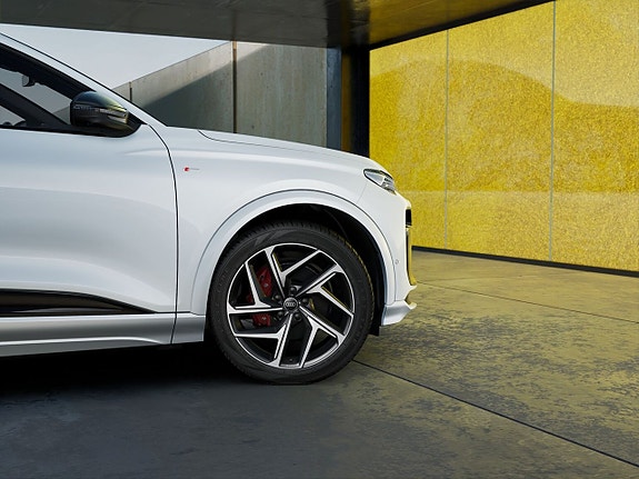 Audi Q6 e-tron 6 of 10