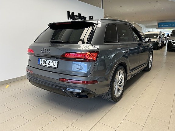 Audi Q7 4 of 5