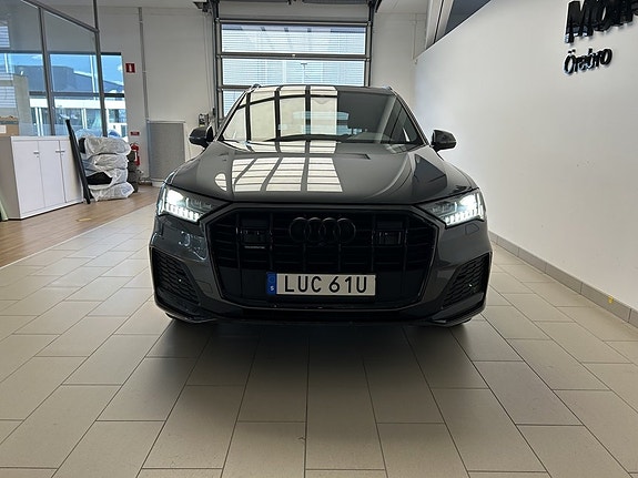 Audi Q7 2 of 5