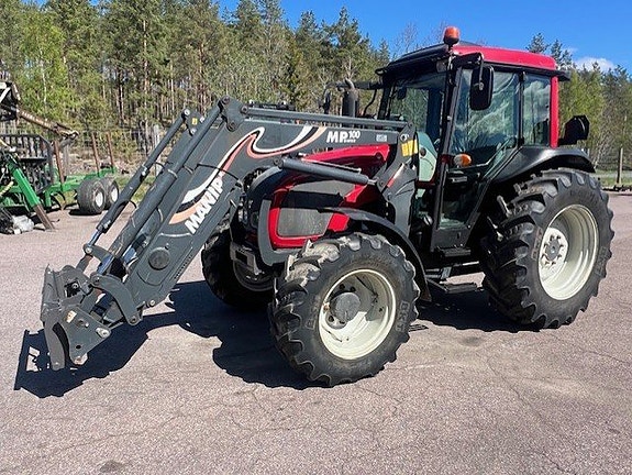 Valtra A93 med lastare