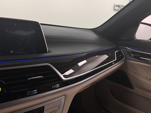 BMW 745Le 13 of 20