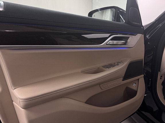 BMW 745Le 14 of 20