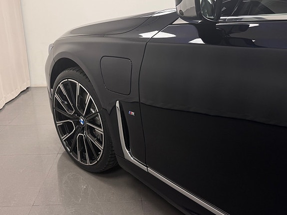 BMW 745Le 12 of 20