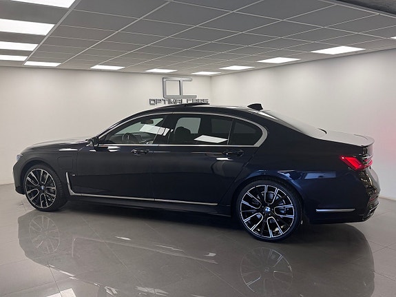BMW 745Le 18 of 20