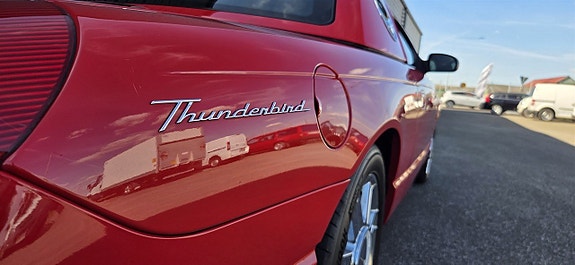 Ford Thunderbird 20 of 27