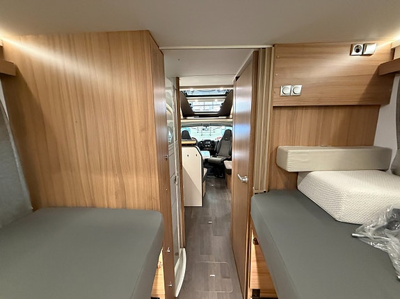 Adria Coral 670 SL Nordkapp *ALDE*Långbäddar*3500kg* 16 of 18