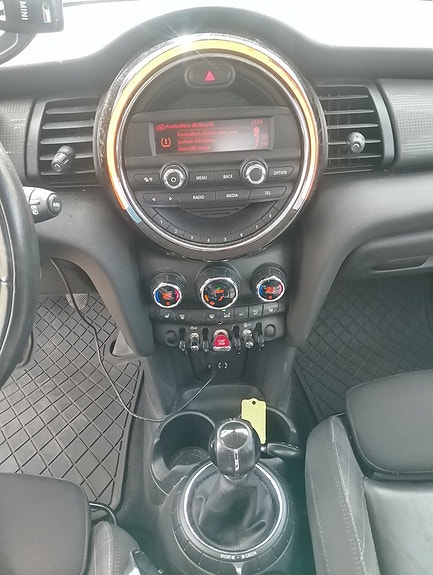 MINI Cooper 16 of 18
