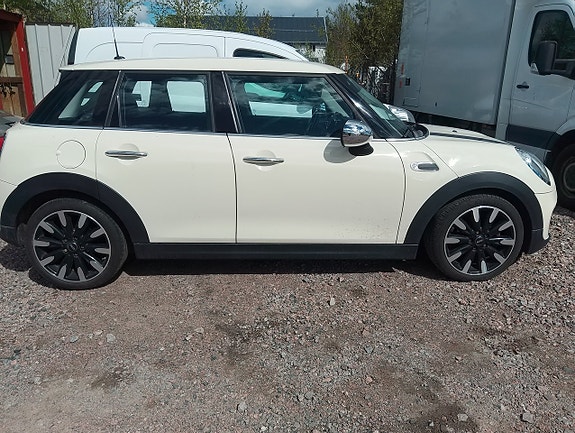 MINI Cooper 7 of 18