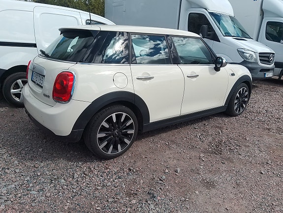 MINI Cooper 8 of 18