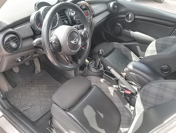 MINI Cooper 10 of 18