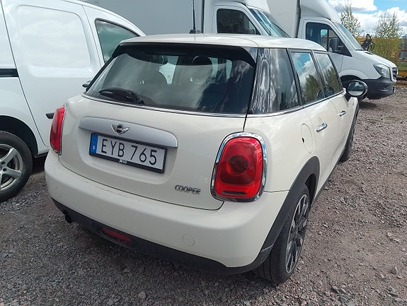 MINI Cooper 9 of 18