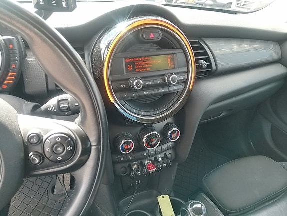 MINI Cooper 14 of 18