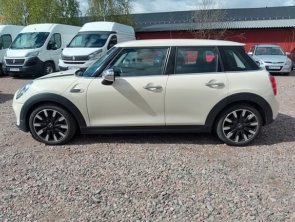 MINI Cooper 3 of 5