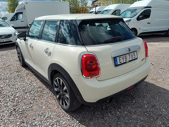MINI Cooper 4 of 5