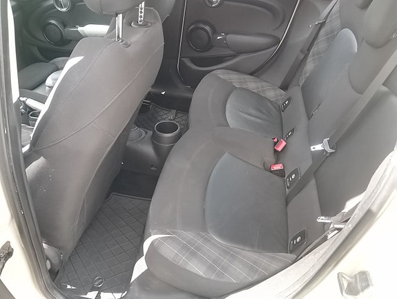 MINI Cooper 13 of 18
