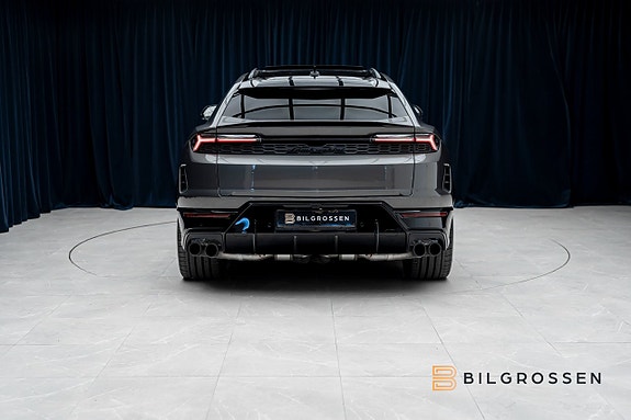 Lamborghini Urus 4 of 5
