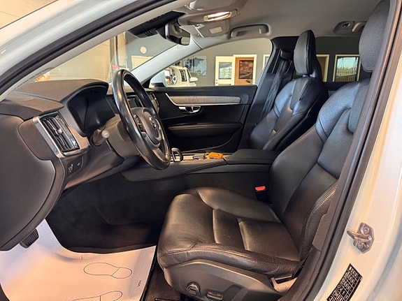 Volvo V90 Cross Country 12 of 24
