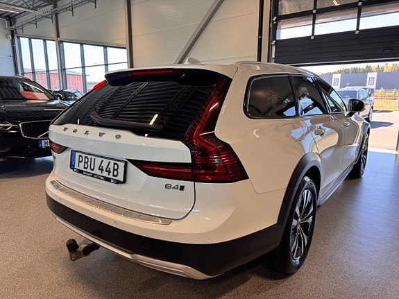 Volvo V90 Cross Country 3 of 5