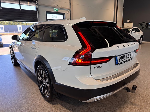 Volvo V90 Cross Country 8 of 24