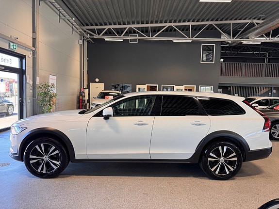 Volvo V90 Cross Country 9 of 24