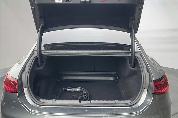 Mercedes-Benz EQE300 14 of 17