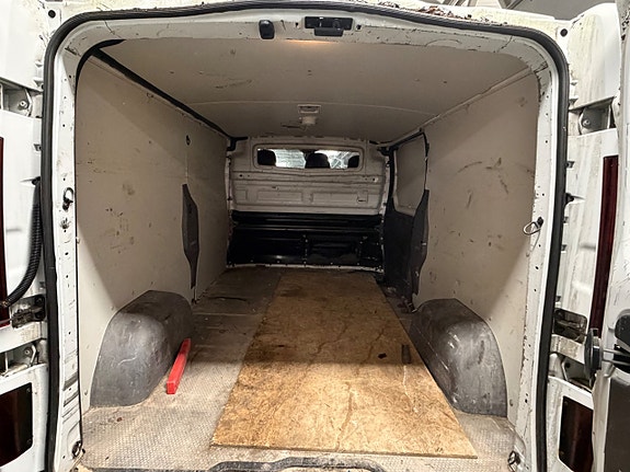 Renault Trafic 9 of 9