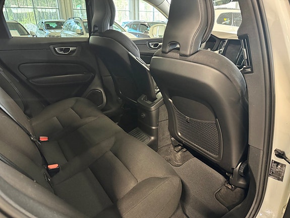 Volvo XC60 12 of 25